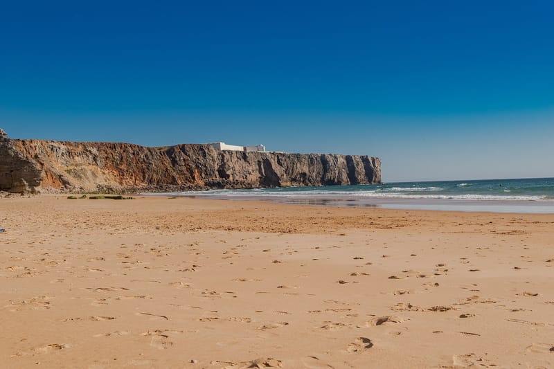 Ein wunderbar gelegener Strand in der Nähe von Sagres.